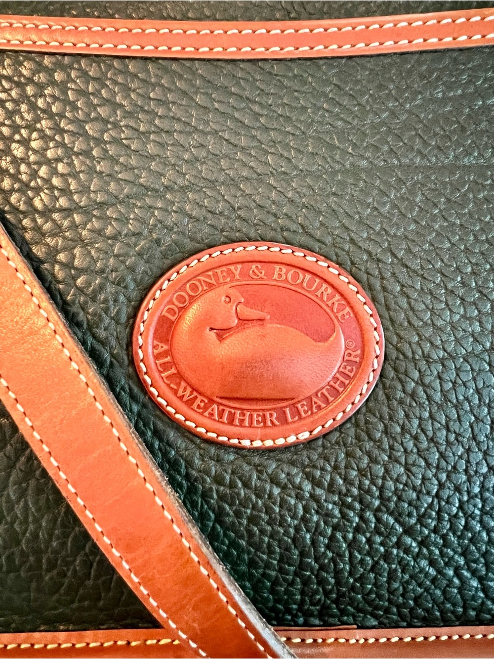 🦆Vintage Dooney & Bourke Forest Green Pebbled Leather with British Tan Trim - Picture 3 of 8